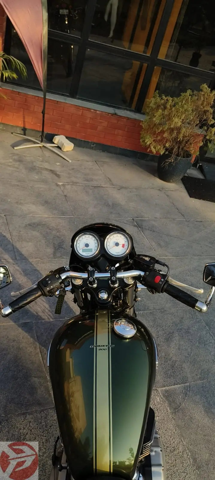 Triumph Thruxton 900 (2015 - Chandigarh Registered) For Sale