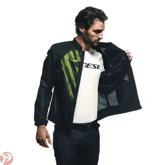 Choosing-Motorcycle-Riding-Gear-A-Safety-First-Guide-for-Riders-on-superbike Pathpavers