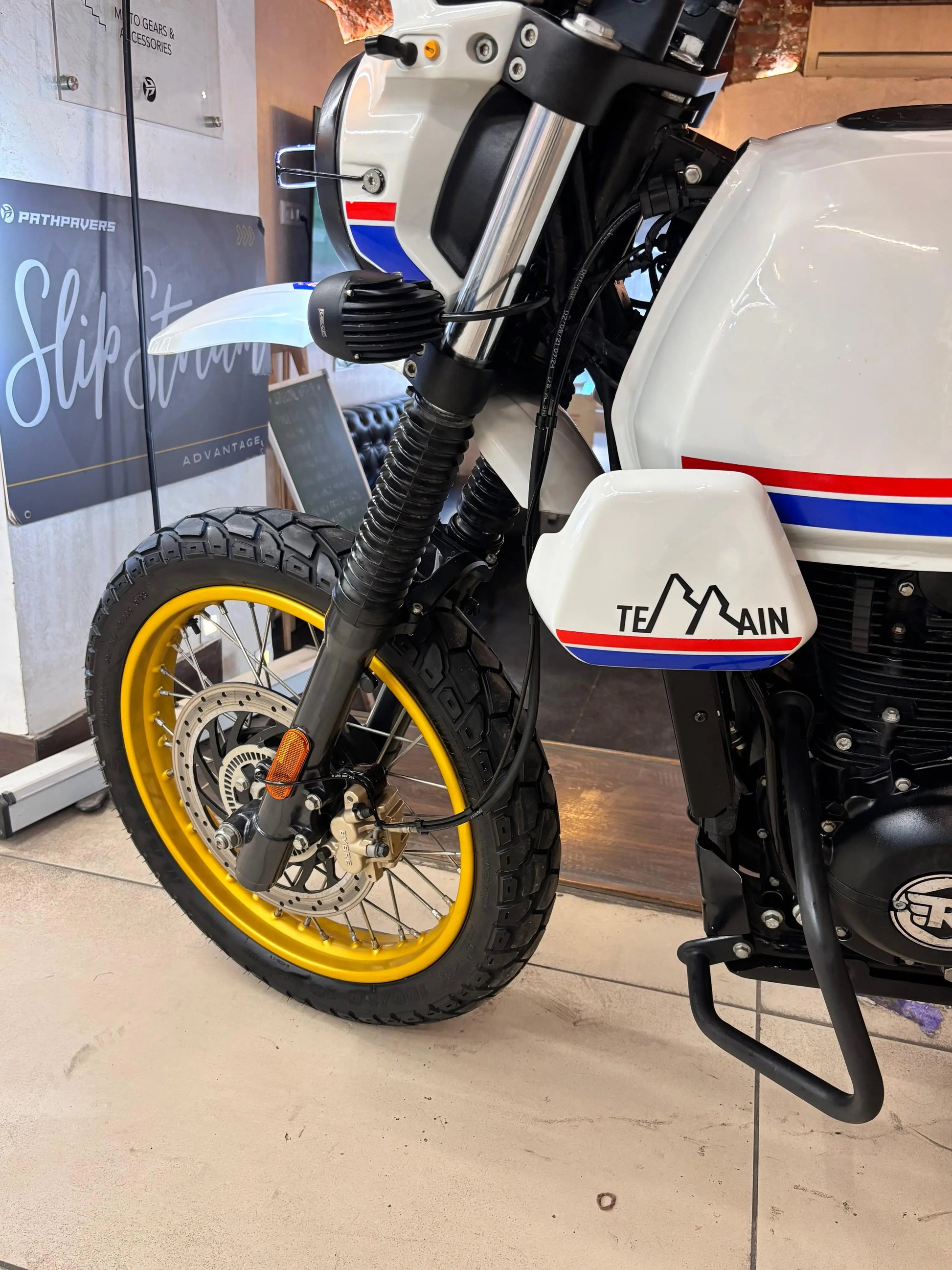 Royal Enfield Scram 411 (2022 - UP REGISTERED) FOR SALE 