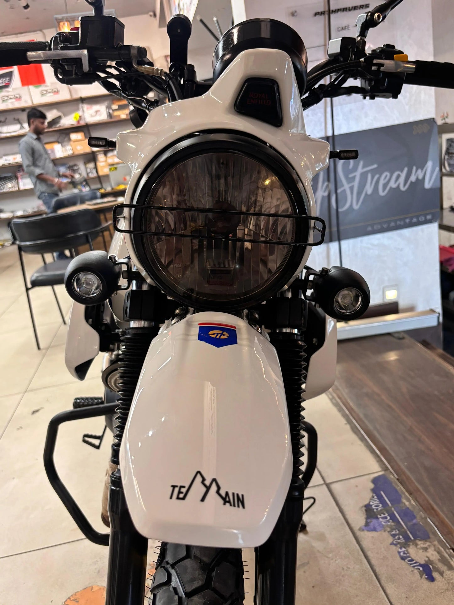 Royal Enfield Scram 411 (2022 - UP REGISTERED) FOR SALE 