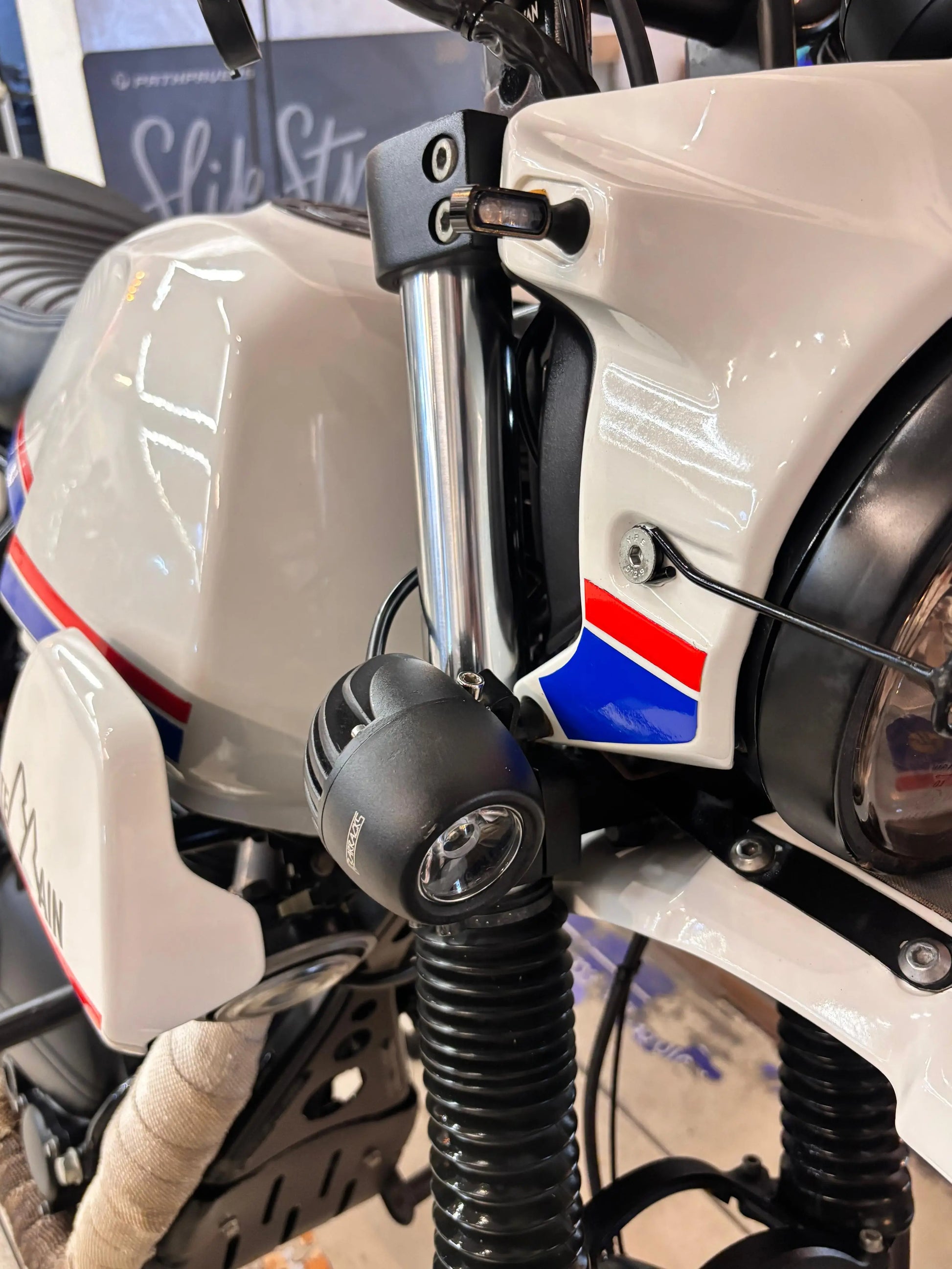 Royal Enfield Scram 411 (2022 - UP REGISTERED) FOR SALE 