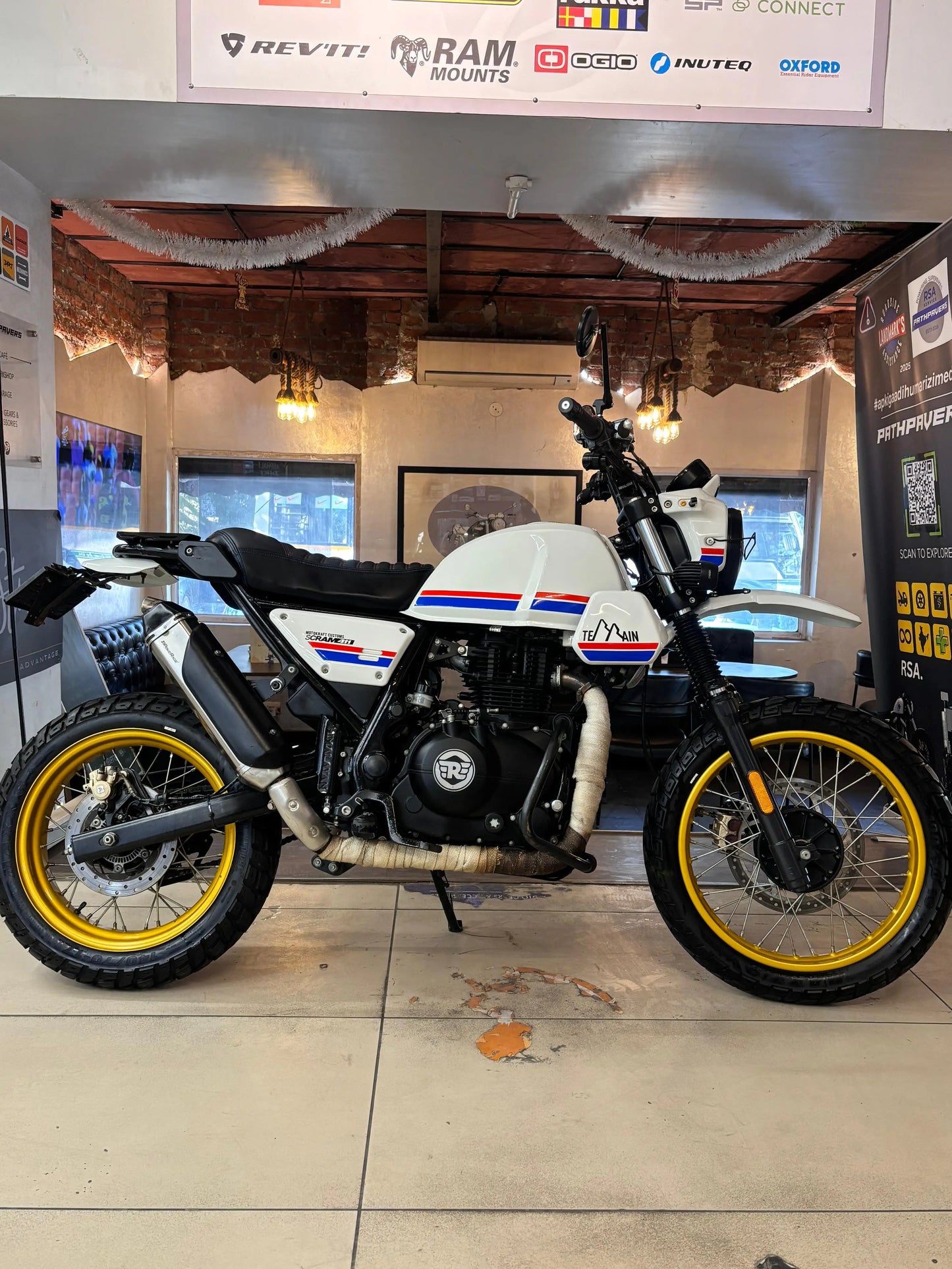 Royal Enfield Scram 411 (2022 - UP REGISTERED) FOR SALE 