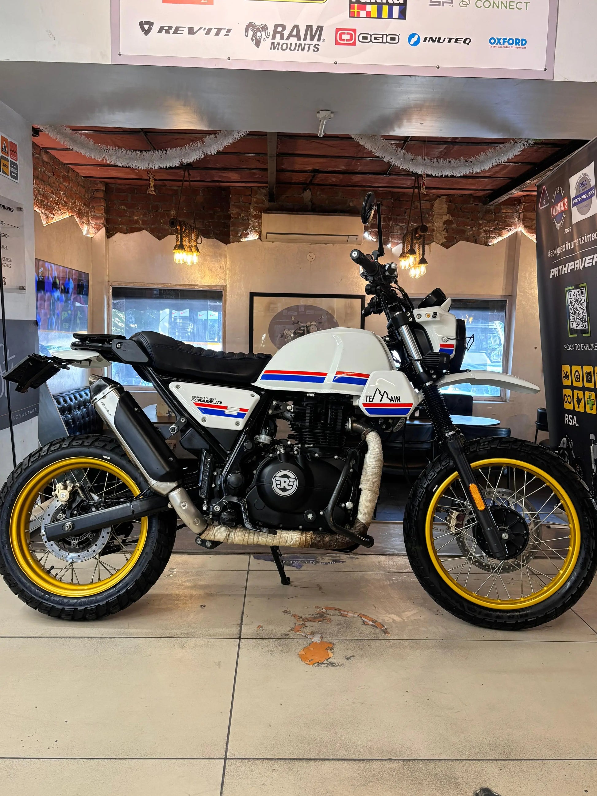 Royal Enfield Scram 411 (2022 - UP REGISTERED) FOR SALE 