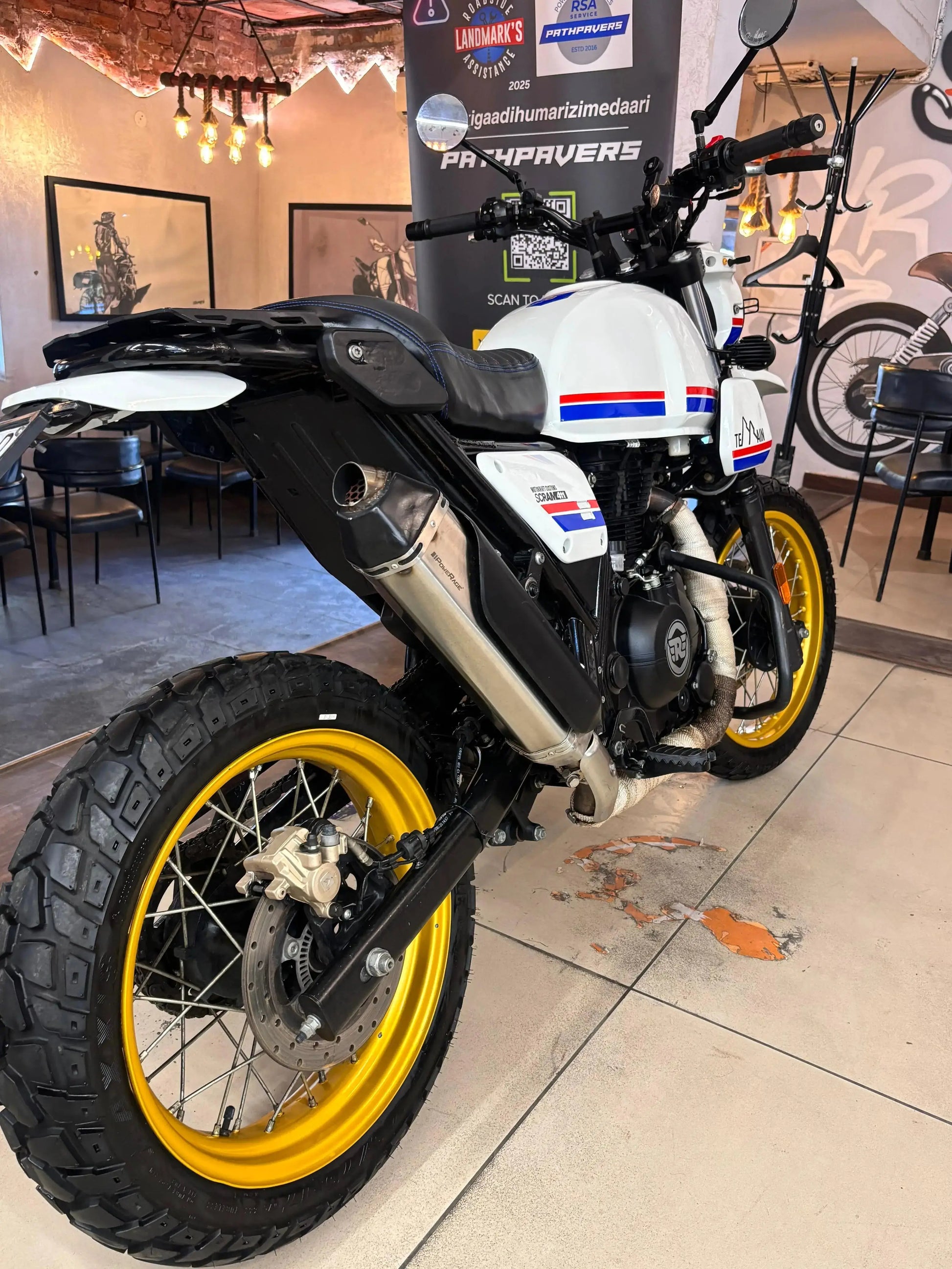 Royal Enfield Scram 411 (2022 - UP REGISTERED) FOR SALE 