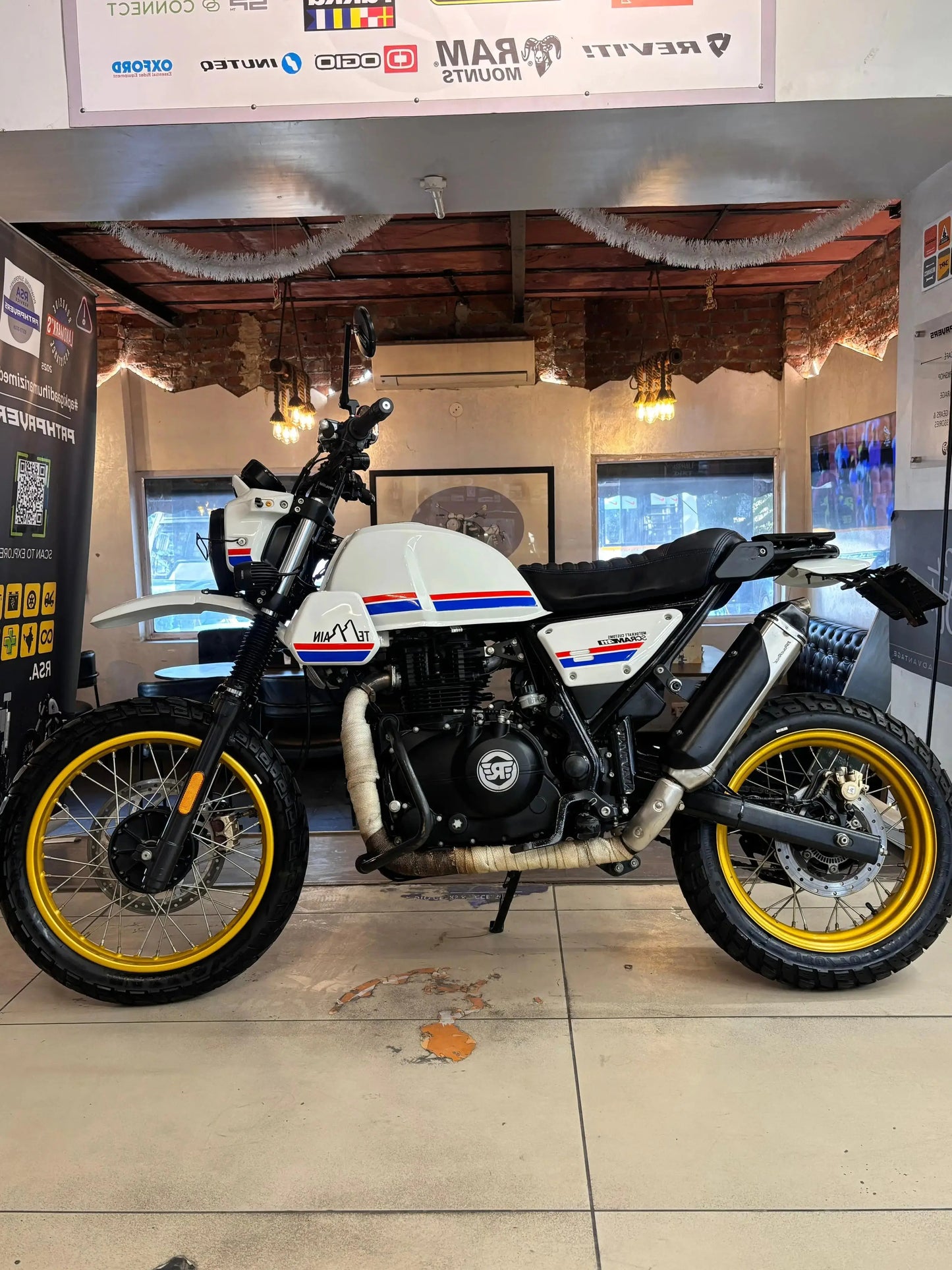 Royal Enfield Scram 411 (2022 - UP REGISTERED) FOR SALE