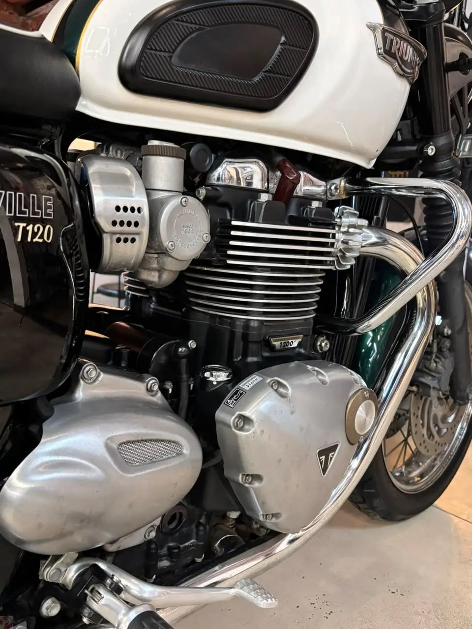 Triumph Bonneville T120 (2017- DL REGISTERED) FOR SALE 