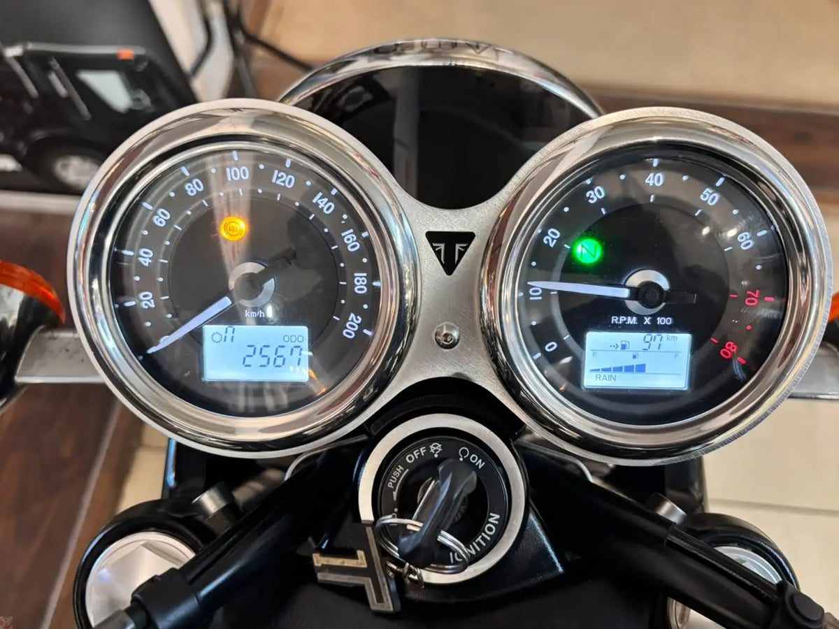 Triumph Bonneville T120 (2017- DL REGISTERED) FOR SALE 