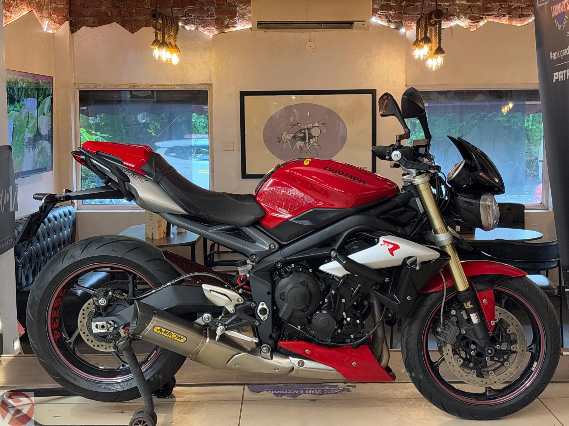 Triumph Street Triple 675 ABS (2016 - Chandigarh Registered) For Sale 