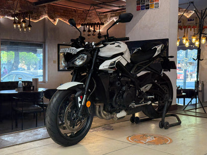 Triumph Street Triple 765 R- 2023 White (U.P Registered for Sale) Pathpavers Garage