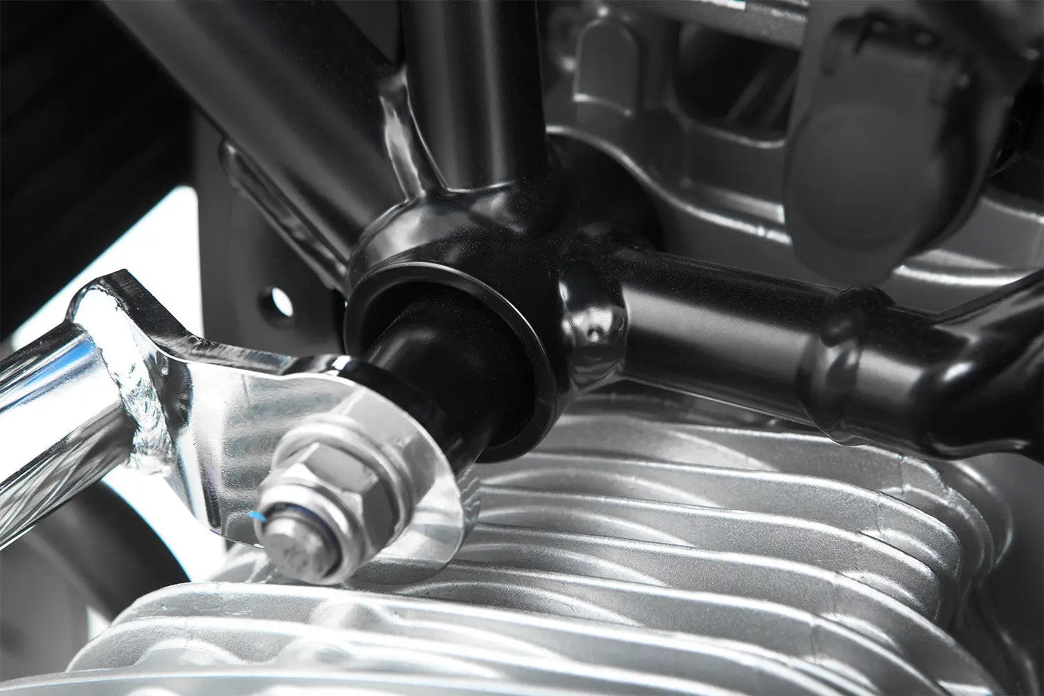 Wunderlich widening kit for engine protection bar R nineT 