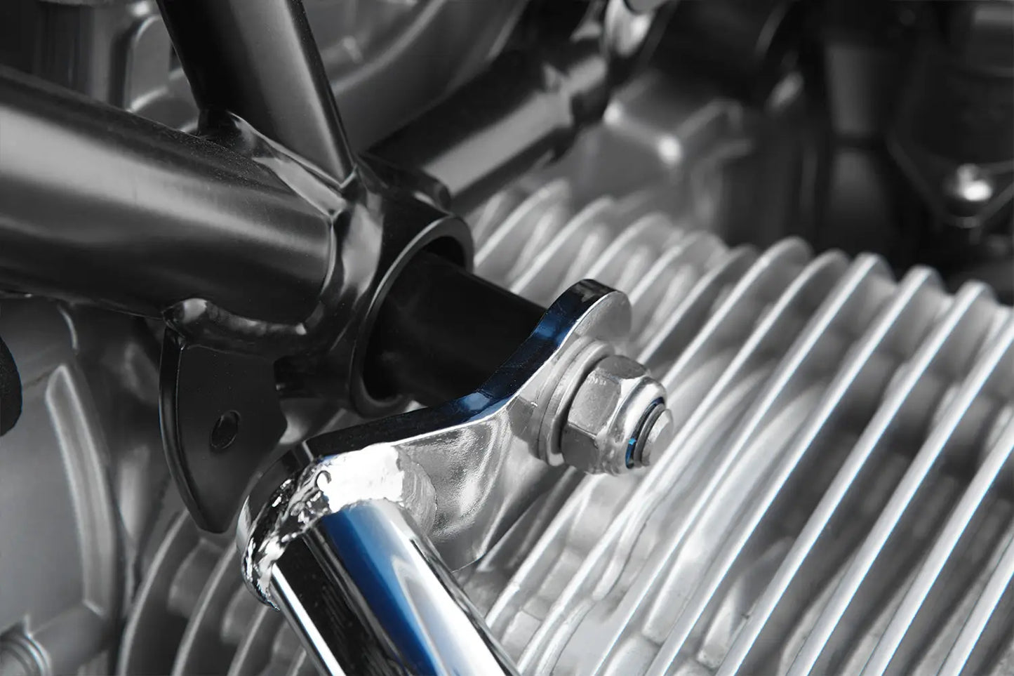 Wunderlich widening kit for engine protection bar R nineT 