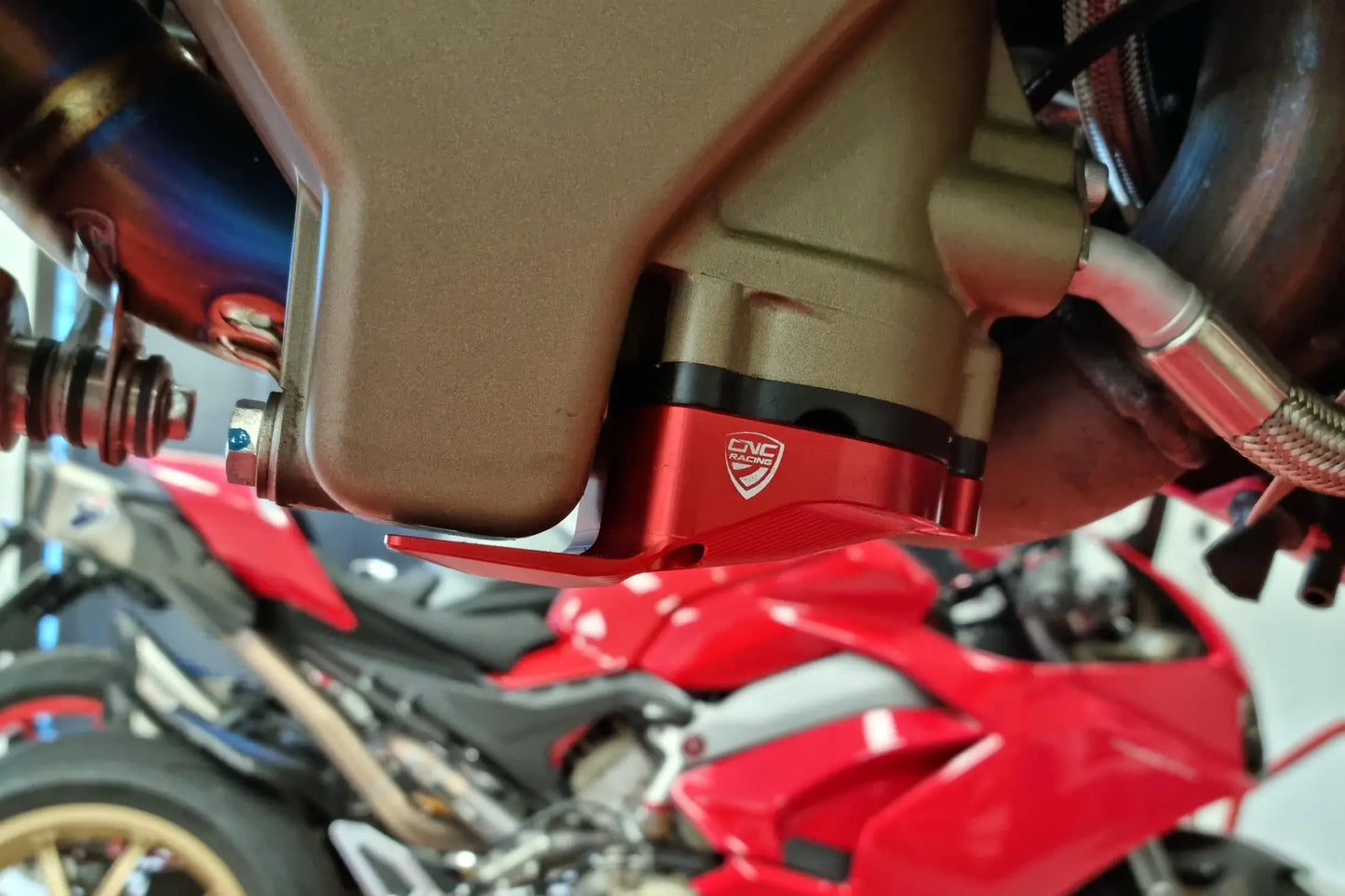 CNC Racing Oil pan protector Ducati Panigale / Streetfighter V4 